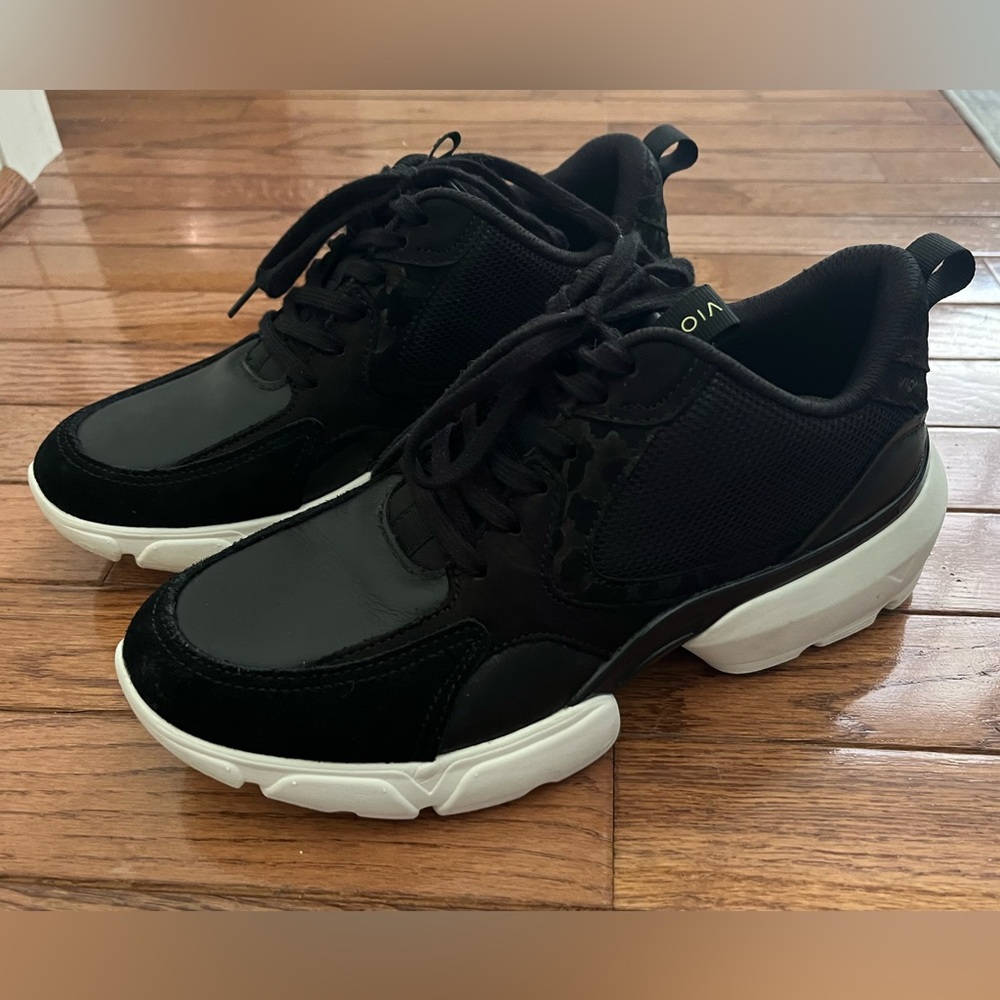 Vionic Aris Women’s Lace Up Athletic Shoes Sz 7